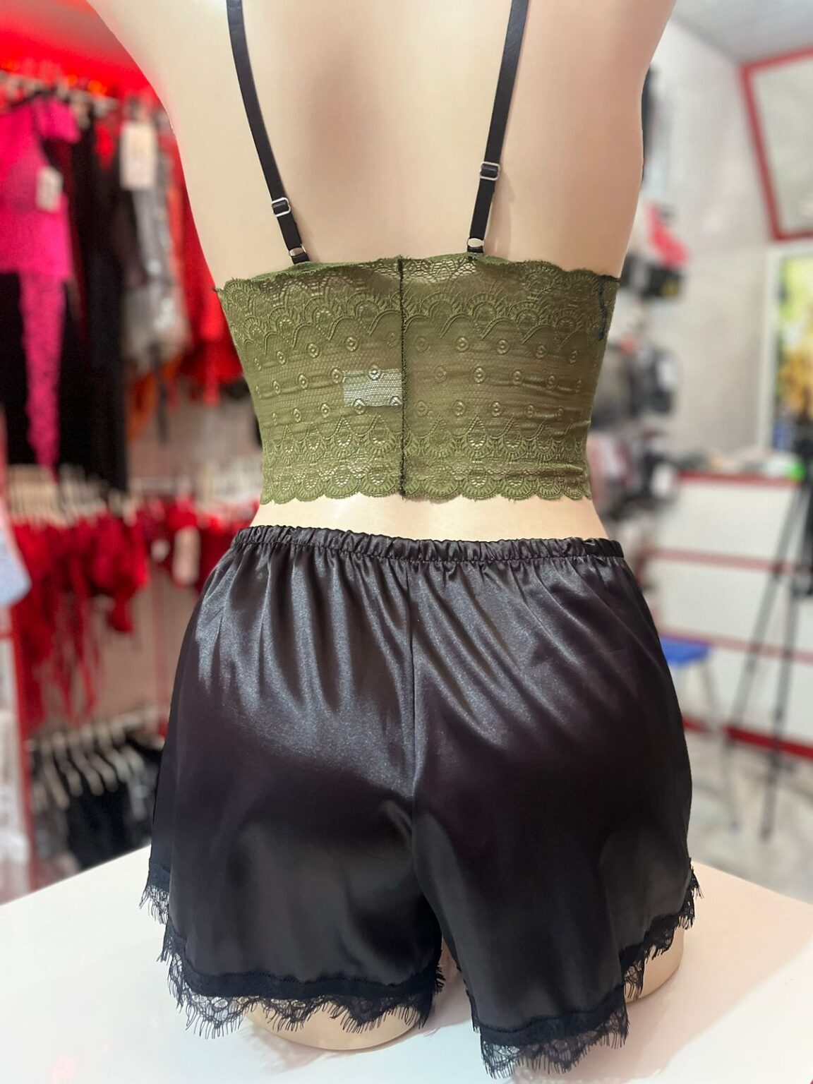 BABY DOLL RAQUEL CROPPED RENDADO SHORT CETIM VERDE E PRETO - DNA