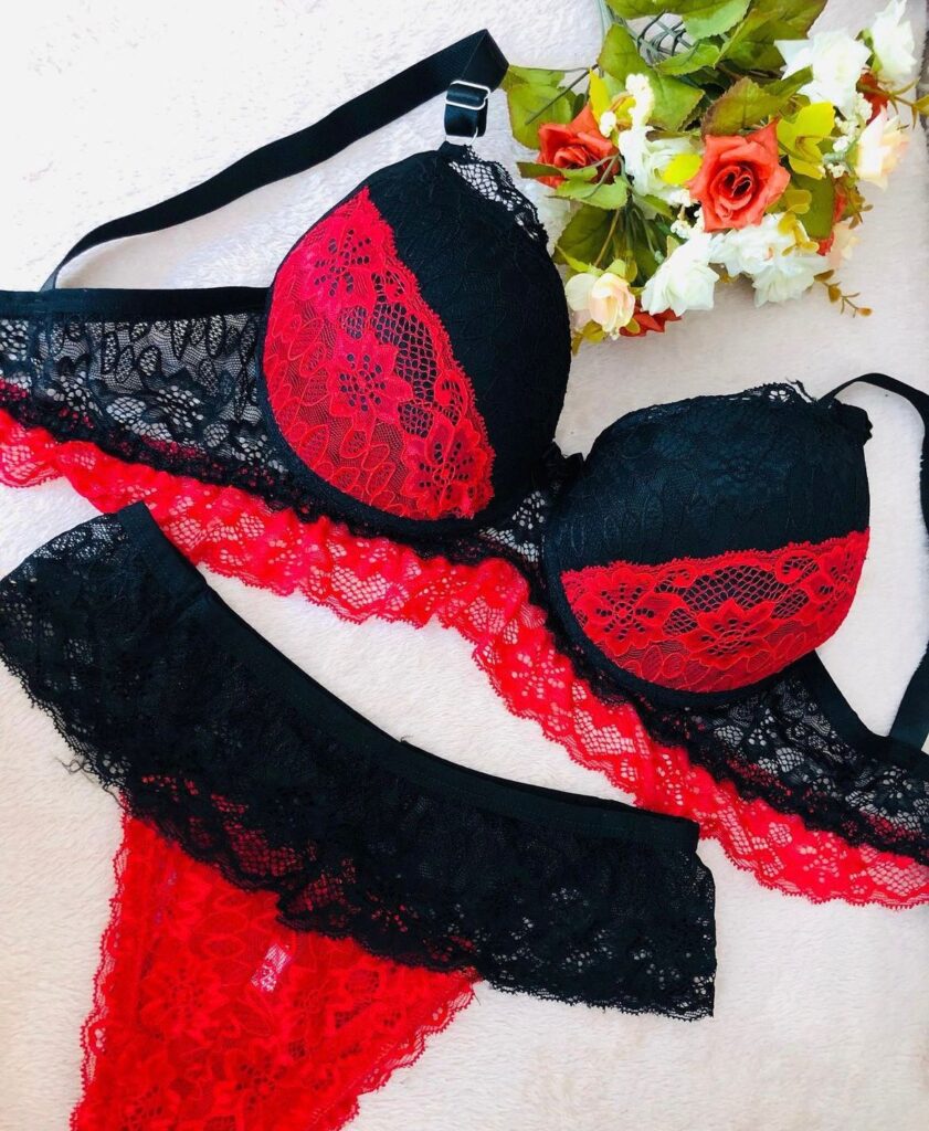 CONJUNTO BICOLOR EM RENDA COM BOJO (REF003) PRETO/VERMELHO - ÍNTIMA MODA
